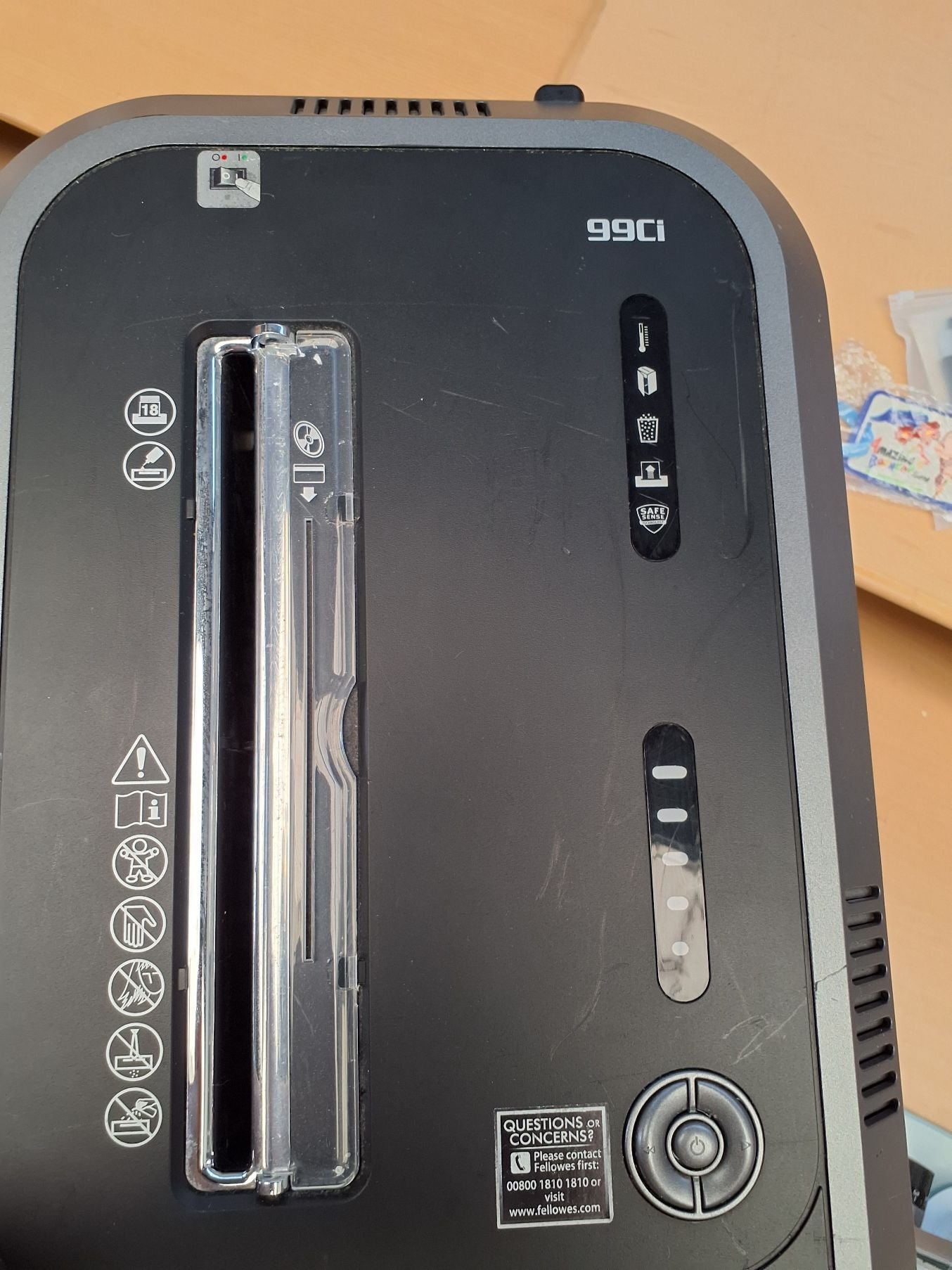 Fellowes makulator